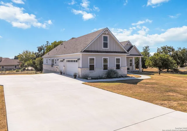 Photo 4 of Sale Pending at 342 Wood View, Bandera, TX 78003 | MLS# 1950758 | Listing updated on 2026-04-30