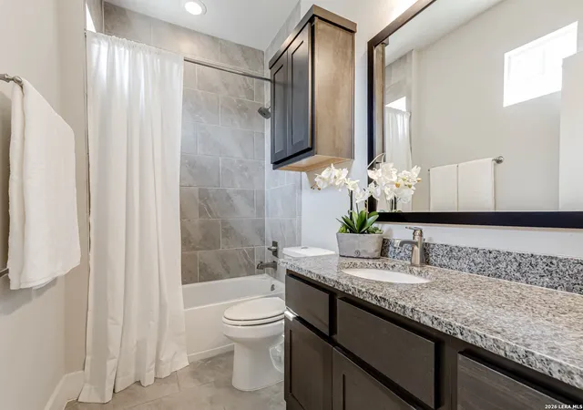 2nd image of 211 Claremont Ave, San Antonio, TX 78209