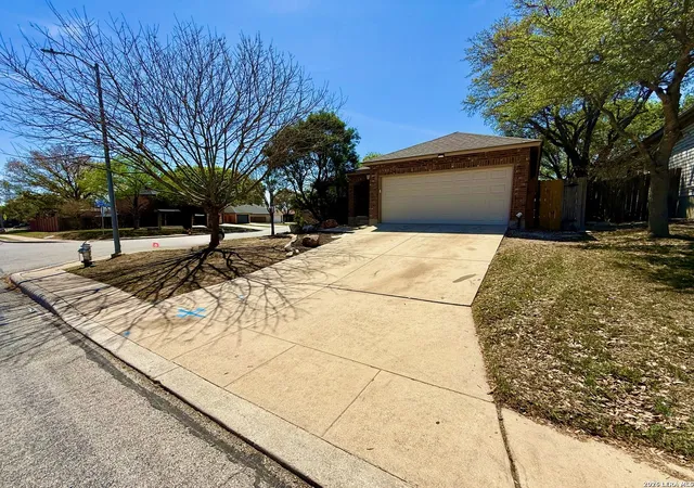 Photo 3 of Sale Pending at 15802 Tampke Pl, San Antonio, TX 78247 | MLS# 1950842 | Listing updated on 2026-08-19