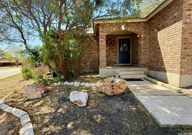 Photo 3 of Sale Pending at 15802 Tampke Pl, San Antonio, TX 78247 | MLS# 1950842 | Listing updated on 2026-08-19