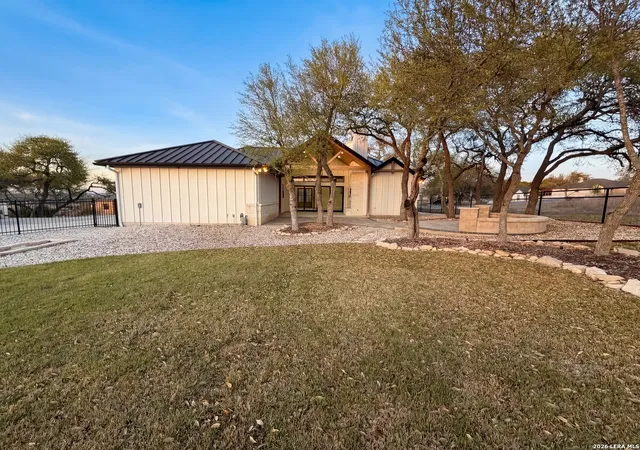 Photo 4 of Sale Pending at 1781 Bella Vista, Canyon Lake, TX 78133 | MLS# 1950881 | Listing updated on 2026-05-01