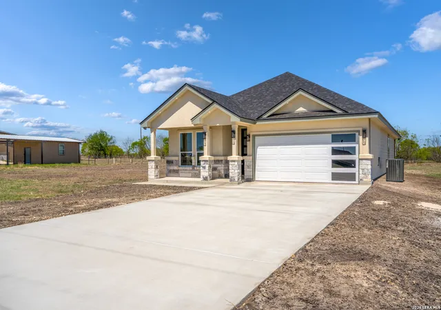 Photo 1 of Single family home for sale at 12623 Toro Dr, Atascosa, TX 78002 | MLS# 1950929 | Listing updated on 2026-08-24