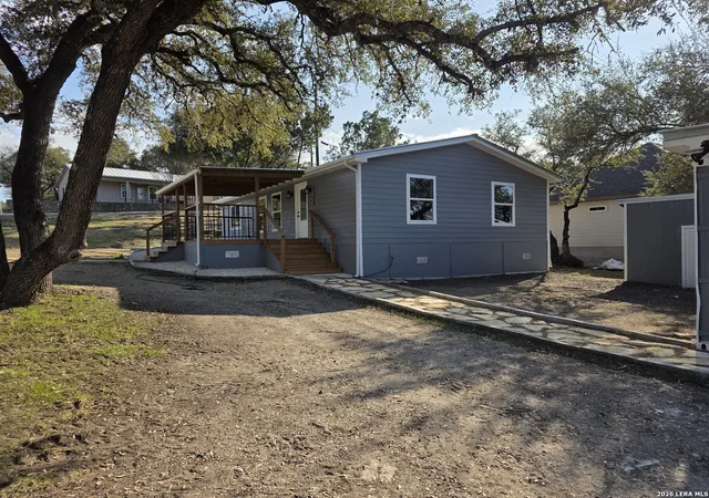 Photo 2 of Single family home for sale at 1250 Pecan Circle, Canyon Lake, TX 78133 | MLS# 1950979 | Listing updated on 2026-08-28
