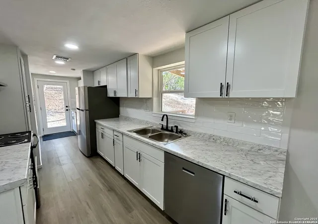 Photo 3 of Single family home for sale at 1250 Pecan Circle, Canyon Lake, TX 78133 | MLS# 1950979 | Listing updated on 2026-08-28