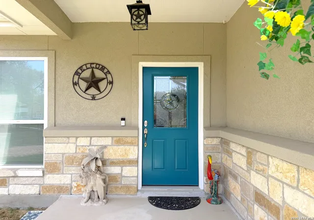 Photo 2 of Sale Pending at 2872 Lakeview, Canyon Lake, TX 78133 | MLS# 1951070 | Listing updated on 2026-09-16