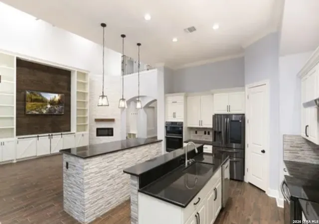 Photo 3 of Sale Pending at 1811 Barrett Palms, San Antonio, TX 78224 | MLS# 1951077 | Listing updated on 2026-04-09