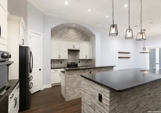 Photo 4 of Sale Pending at 1811 Barrett Palms, San Antonio, TX 78224 | MLS# 1951077 | Listing updated on 2026-04-09