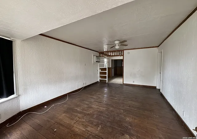 Photo 2 of Sale Pending at 215 W Bedford, San Antonio, TX 78226 | MLS# 1951082 | Listing updated on 2026-03-28