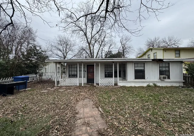 Photo 1 of Sale Pending at 215 W Bedford, San Antonio, TX 78226 | MLS# 1951082 | Listing updated on 2026-03-28