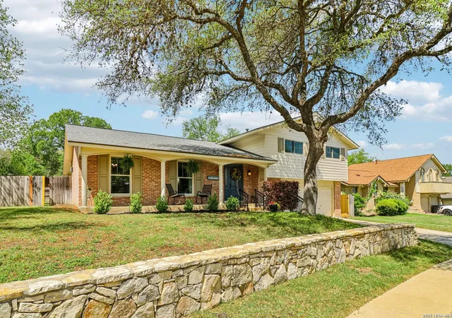 Photo 3 of Single family home for sale at 15719 Blue Creek St, San Antonio, TX 78232 | MLS# 1951108 | Listing updated on 2026-04-14