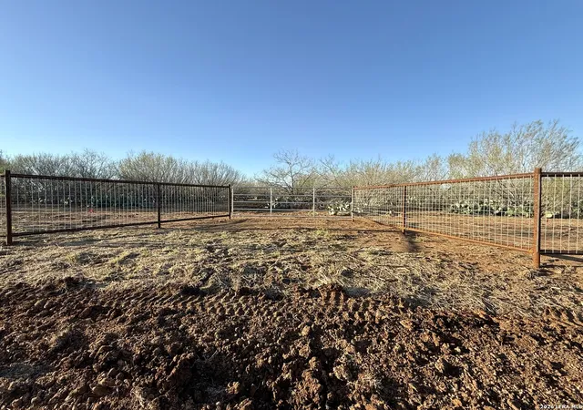 2nd image of 2175 County Road 332, Charlotte, TX 78011 | MLS# 1951110