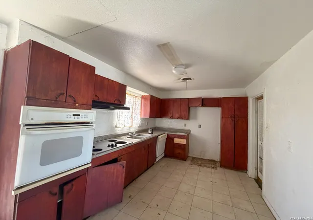 Photo 3 of Sale Pending at 150 Bunting, San Antonio, TX 78227 | MLS# 1951130 | Listing updated on 2026-04-15