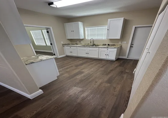 Photo 4 of Sale Pending at 918 Sacramento, San Antonio, TX 78201 | MLS# 1951142 | Listing updated on 2026-08-27