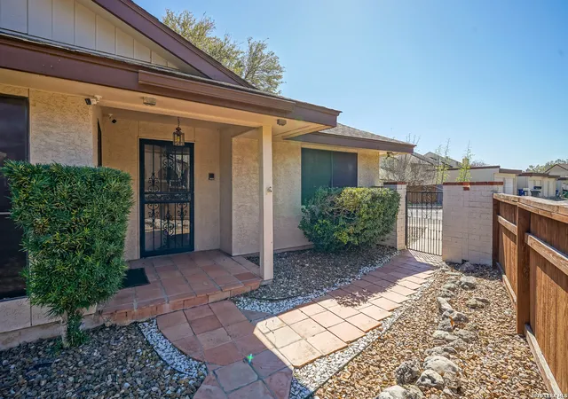 Photo 3 of Sale Pending at 5835 Royal Clb, San Antonio, TX 78239 | MLS# 1951184 | Listing updated on 2026-04-23