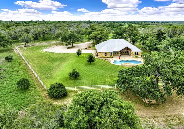 3rd image of 1224 Fm 3432, La Vernia, TX 78101 | MLS# 1951201