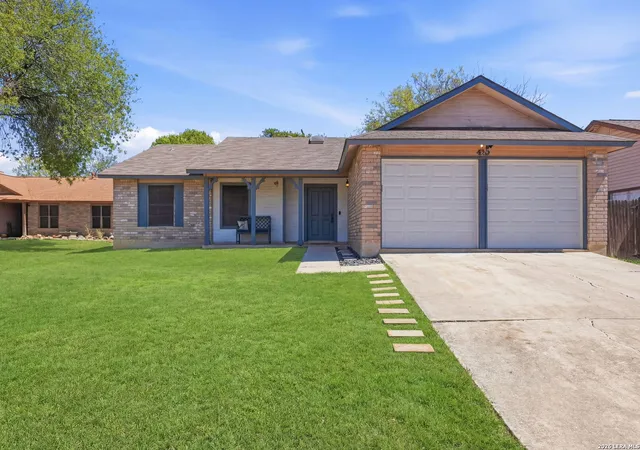 Photo 1 of Sale Pending at 419 Wagon Xing, Universal City, TX 78148 | MLS# 1951284 | Listing updated on 2026-04-02