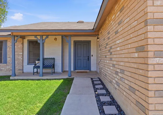 Photo 2 of Sale Pending at 419 Wagon Xing, Universal City, TX 78148 | MLS# 1951284 | Listing updated on 2026-04-02