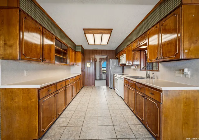 3rd image of 25 Labus, Floresville, TX 78114 | MLS# 1951295