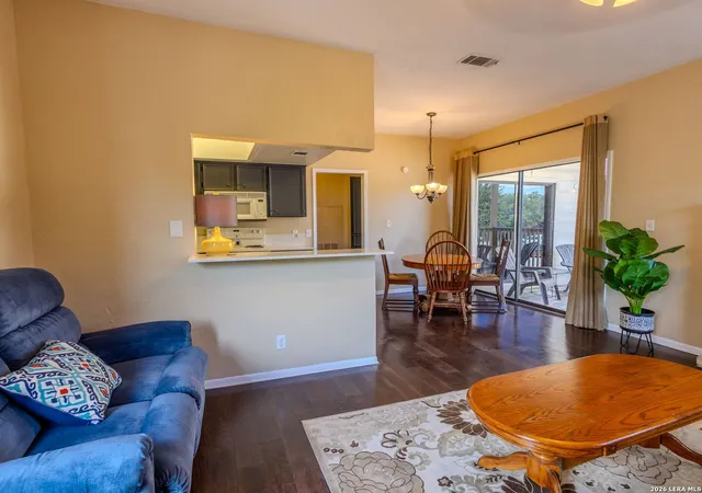 4th image of 1013 Chestnut St #C4, San Marcos, TX 78666 | MLS# 1951318