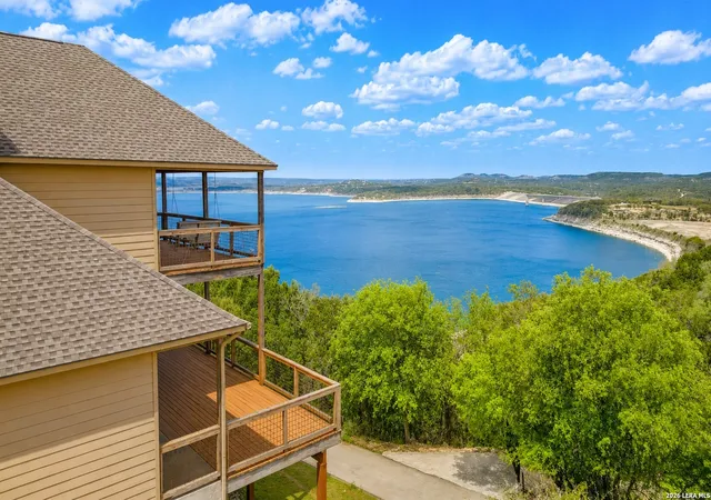 Photo 1 of Single family home for sale at 322 Kings Crown, Canyon Lake, TX 78133 | MLS# 1951370 | Listing updated on 2026-10-27