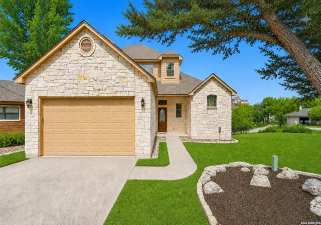 Photo 1 of Single family home for sale at 322 Kings Crown, Canyon Lake, TX 78133 | MLS# 1951370 | Listing updated on 2026-10-27