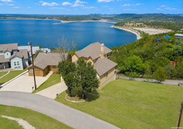 Photo 2 of Single family home for sale at 322 Kings Crown, Canyon Lake, TX 78133 | MLS# 1951370 | Listing updated on 2026-10-27