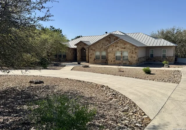 Photo 2 of Single family home for sale at 1351 Heritage, Canyon Lake, TX 78133 | MLS# 1951377 | Listing updated on 2026-03-30