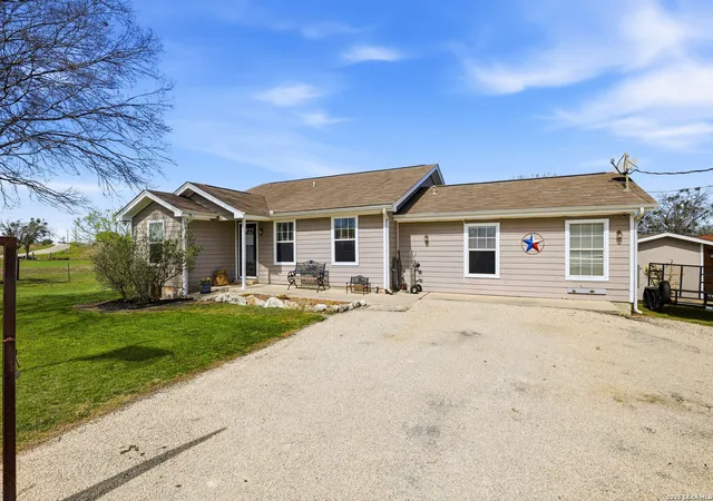 Photo 3 of Sale Pending at 2300 Stagecoach, Seguin, TX 78155 | MLS# 1951408 | Listing updated on 2026-05-11
