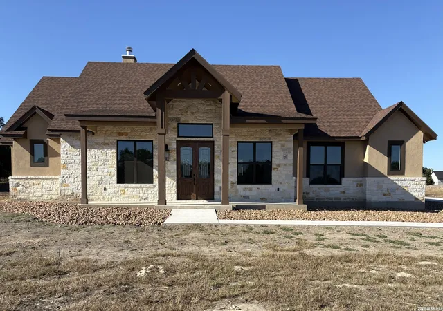 2nd image of 811 Horseshoe Falls, Bandera, TX 78003 | MLS# 1951456