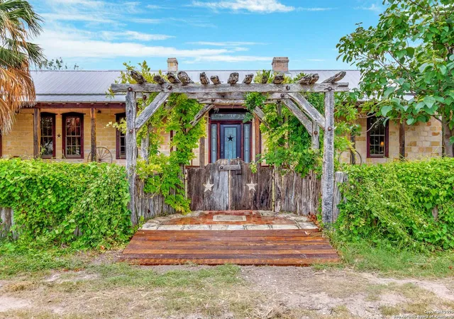 Photo 2 of Single family home for sale at 113 James, Brackettville, TX 78832 | MLS# 1951462 | Listing updated on 2026-04-03