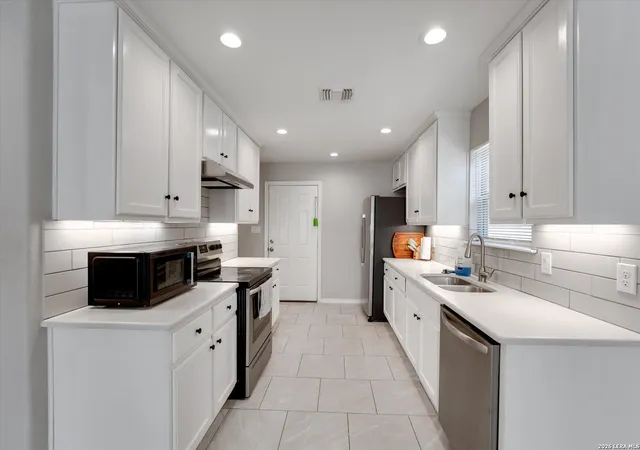 2nd image of 9391 Valley Gate, San Antonio, TX 78250 | MLS# 1951478