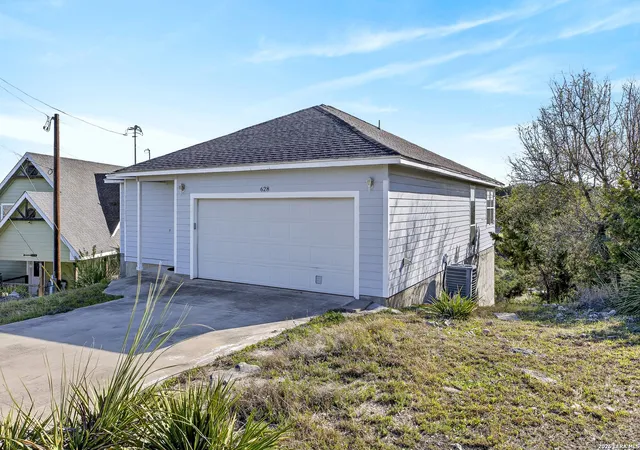 Photo 2 of Single family home for sale at 628 Cloud Top, Canyon Lake, TX 78133 | MLS# 1951479 | Listing updated on 2026-09-08