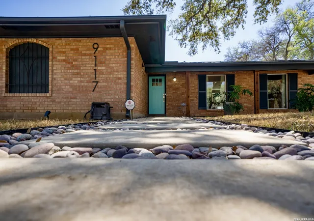 Photo 4 of Sale Pending at 9117 Oak Downs, San Antonio, TX 78230 | MLS# 1951485 | Listing updated on 2026-05-01