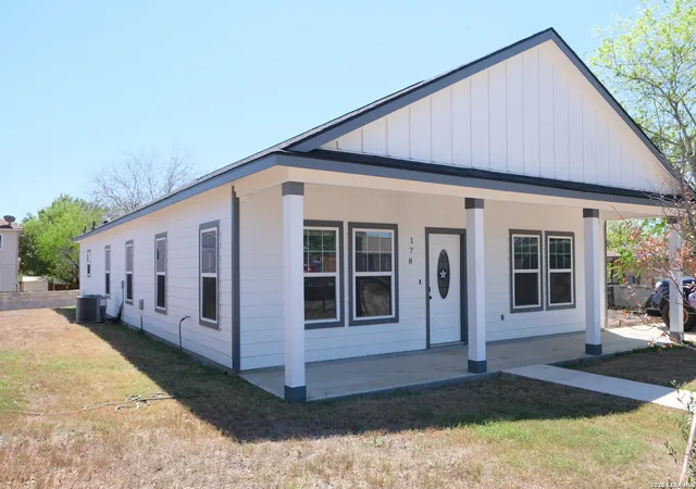 Photo 3 of Single family home for sale at 178 Shadow Valley, San Antonio, TX 78227 | MLS# 1951498 | Listing updated on 2026-06-01