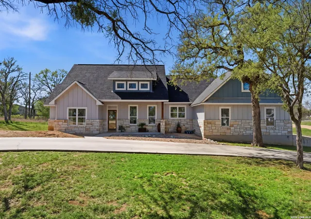 Photo 4 of Single family home for sale at 526 E Greenbriar, Granite Shoals, TX 78654 | MLS# 1951548 | Listing updated on 2026-04-04