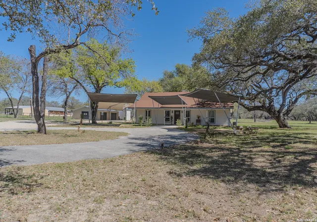 2nd image of 311 Governors, Floresville, TX 78114 | MLS# 1951553