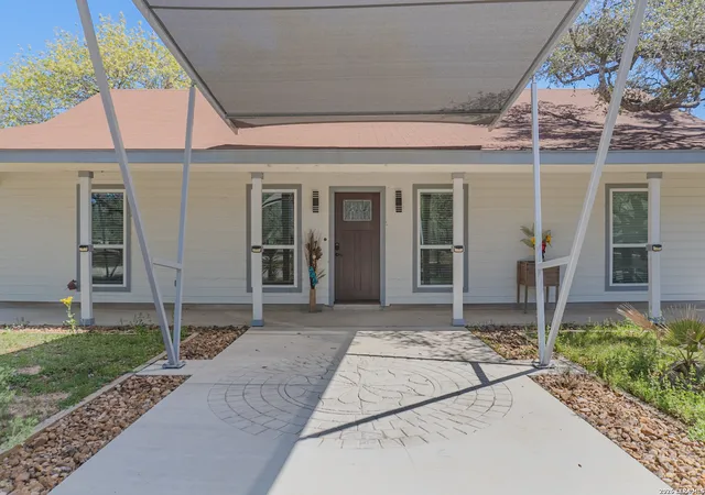 3rd image of 311 Governors, Floresville, TX 78114 | MLS# 1951553