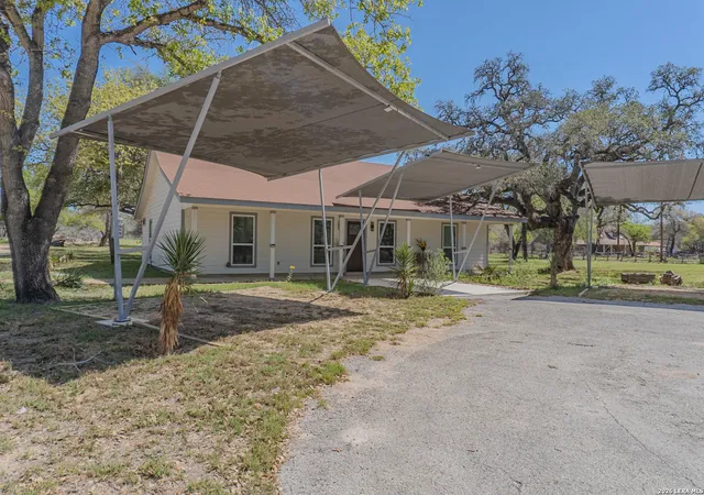 4th image of 311 Governors, Floresville, TX 78114 | MLS# 1951553