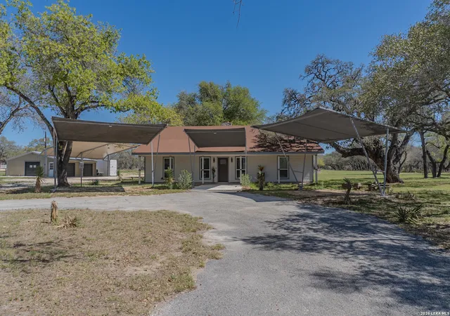 1st image of 311 Governors, Floresville, TX 78114 | MLS# 1951553