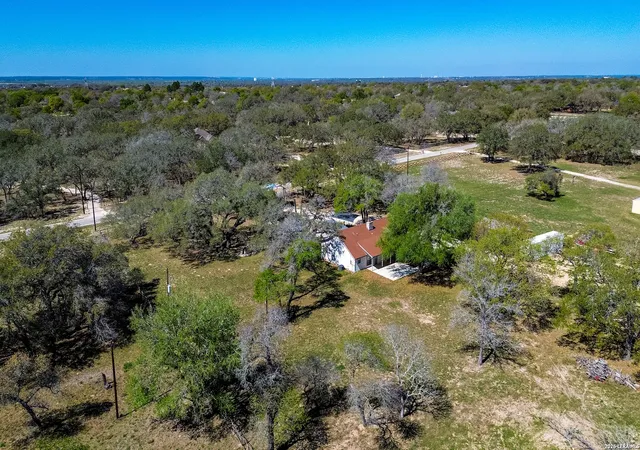 5th image of 311 Governors, Floresville, TX 78114 | MLS# 1951553