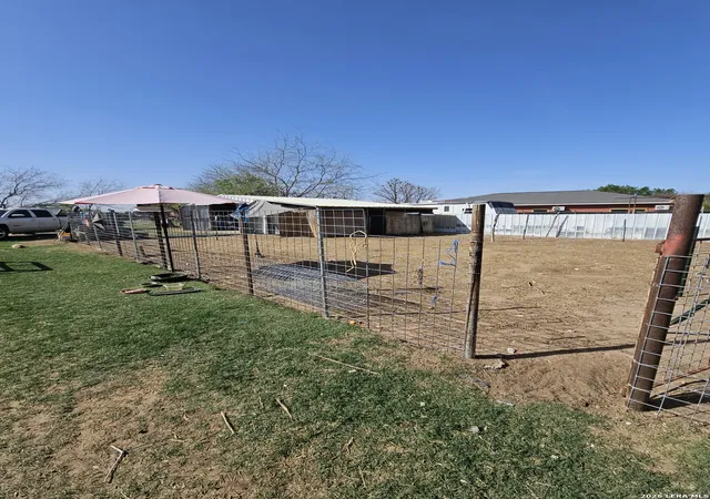 36th image of 5820 S Loop 1604, Von Ormy, TX 78073 | MLS# 1951631