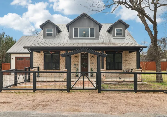 Photo 2 of Single family home for sale at 115 E Evergreen, Boerne, TX 78006 | MLS# 1951737 | Listing updated on 2026-09-16