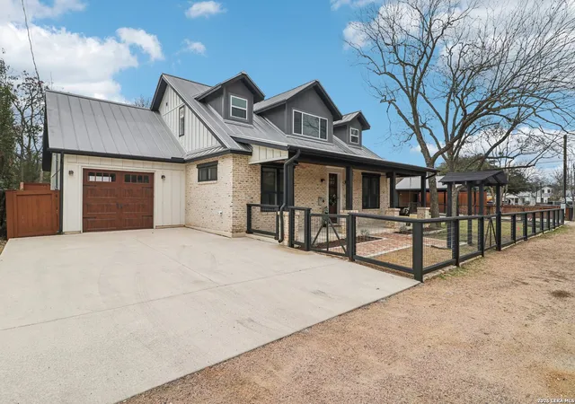 Photo 3 of Single family home for sale at 115 E Evergreen, Boerne, TX 78006 | MLS# 1951737 | Listing updated on 2026-09-16
