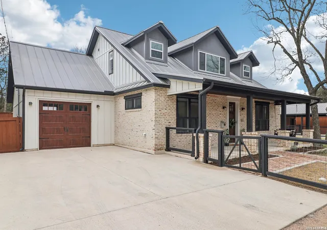 Photo 3 of Single family home for sale at 115 E Evergreen, Boerne, TX 78006 | MLS# 1951737 | Listing updated on 2026-09-16