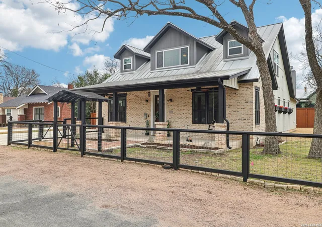 Photo 4 of Single family home for sale at 115 E Evergreen, Boerne, TX 78006 | MLS# 1951737 | Listing updated on 2026-09-16