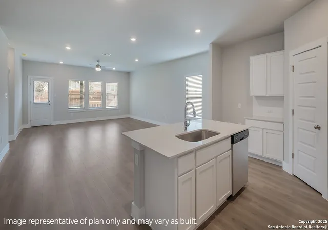 Photo 3 of Sale Pending at 20920 Stonework Spur, San Antonio, TX 78266 | MLS# 1951740 | Listing updated on 2026-03-29