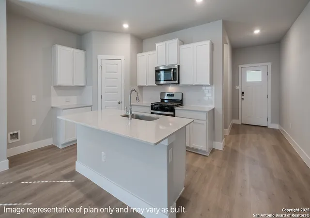 Photo 3 of Sale Pending at 20920 Stonework Spur, San Antonio, TX 78266 | MLS# 1951740 | Listing updated on 2026-03-29
