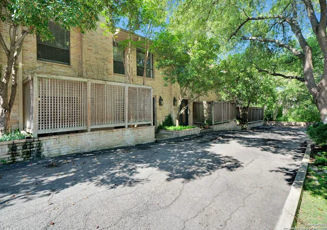 2nd image of 138 Chichester, San Antonio, TX 78209 | MLS# 1951789