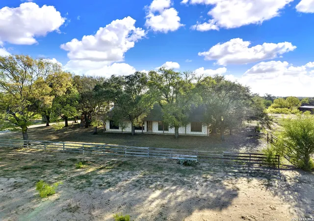 4th image of 386 County Road 763, Devine, TX 78016 | MLS# 1951830