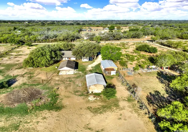 5th image of 386 County Road 763, Devine, TX 78016 | MLS# 1951830